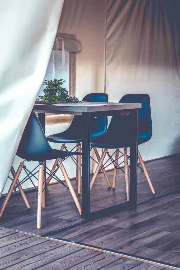 Готель Glamping Pod Gwiazdami Pietrusza Wola Екстер'єр фото